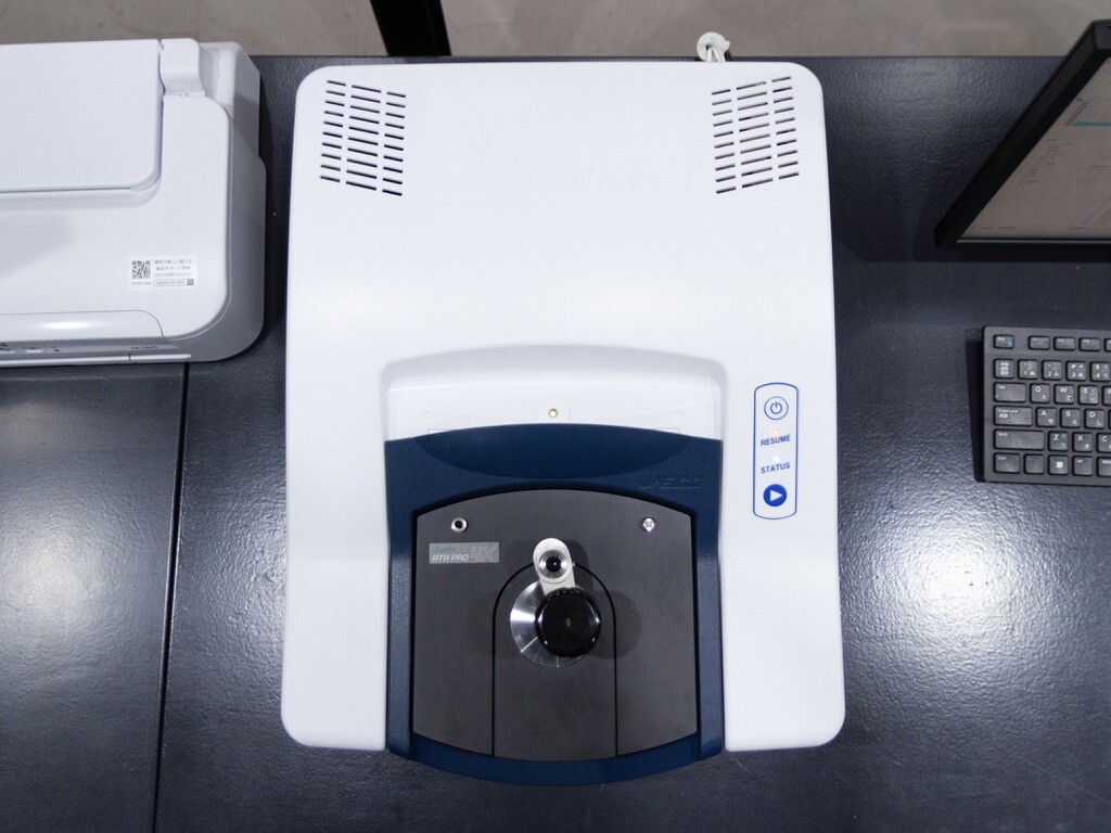 Fourier Transform Infrared Spectrophotometer (FT-IR)